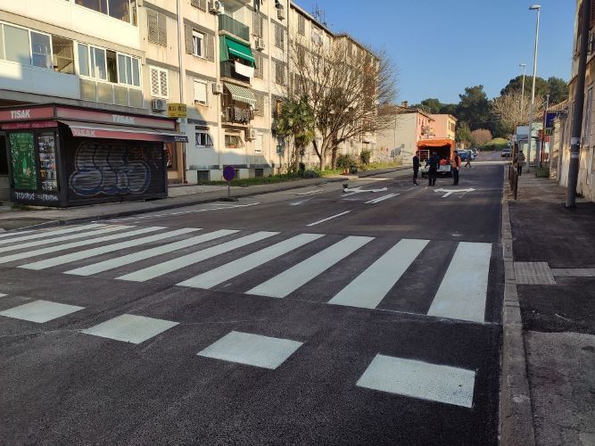 Saniran asfaltni kolnik u dijelu Kranjčevićeve ulice