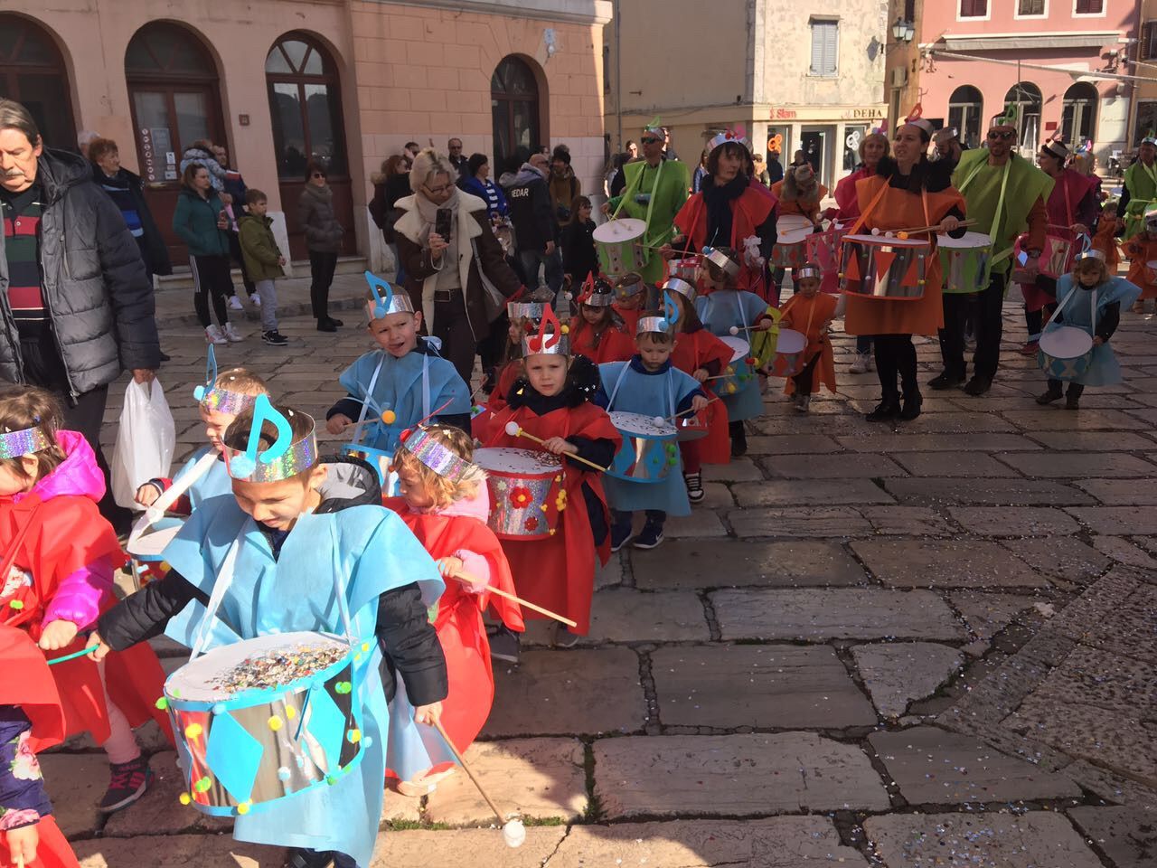 U subotu tradicionalna KARNEVALSKA POVORKA ROVINJSKOM RIVOM