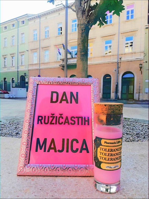 NE! VRŠNJAČKOM NASILJU Započeli 'ružičasti' programi u znak podrške i osvješčivanja