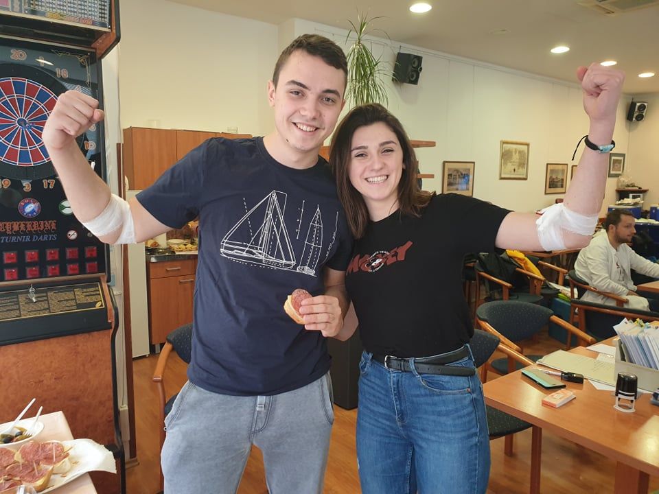 Mladi rovinjski srednjoškolci ZNAJU KAKO JEDNIM DARIVANJEM KRVI MOGU SPASITI TRI ŽIVOTA