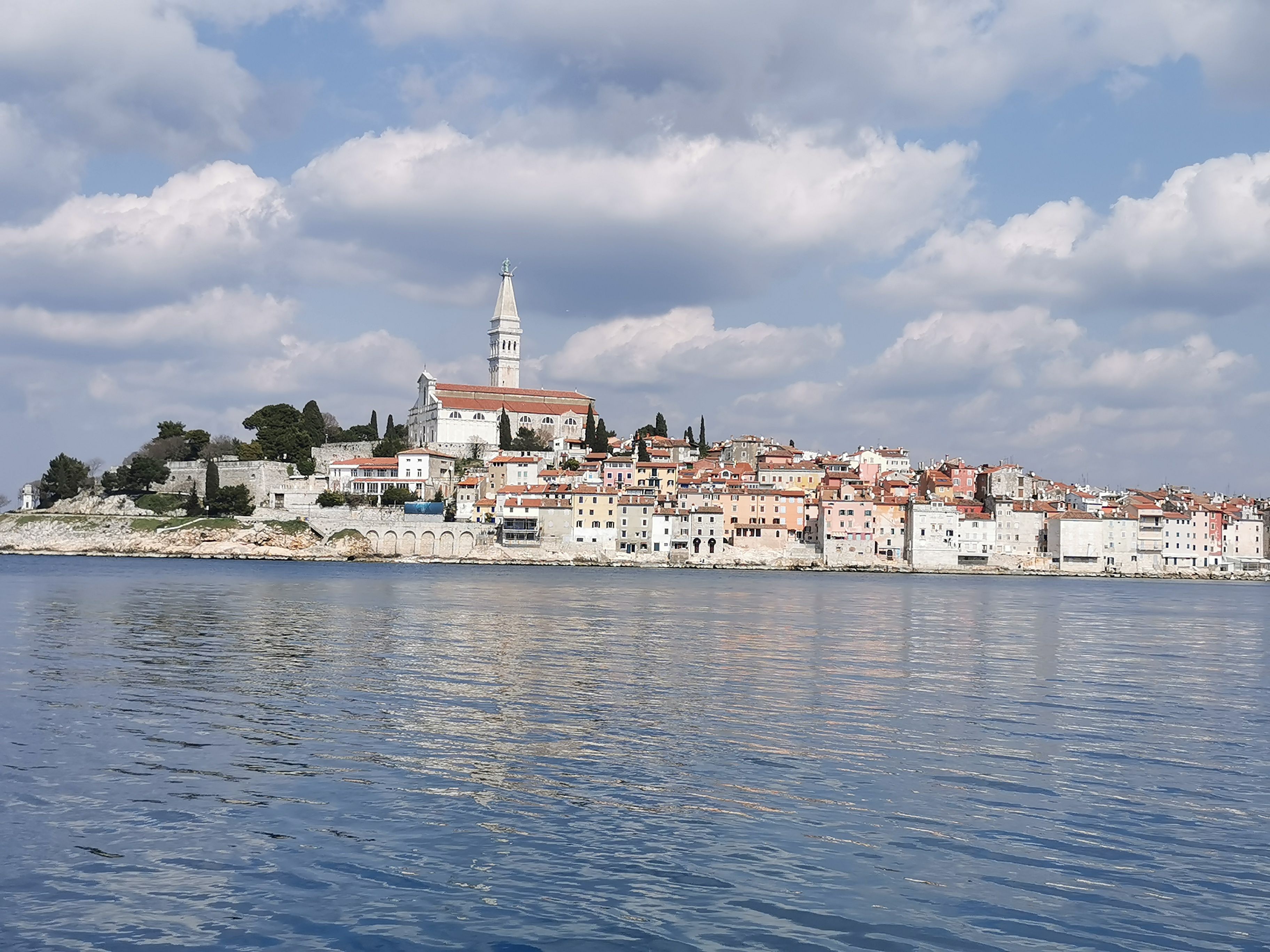U BORBI SA KRŠITELJIMA MJERA! U Rovinju kreću ophodnje i kontrole ulica, parkova..