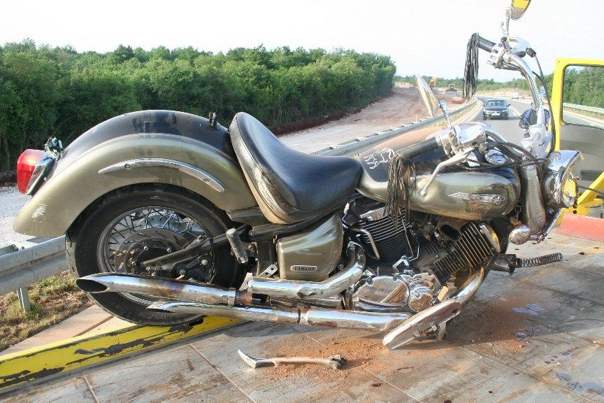Izgubio nadzor nad motociklom pa udario u auto SLOVENAC SA OZLJEDAMA ZADRŽAN U OB PULA