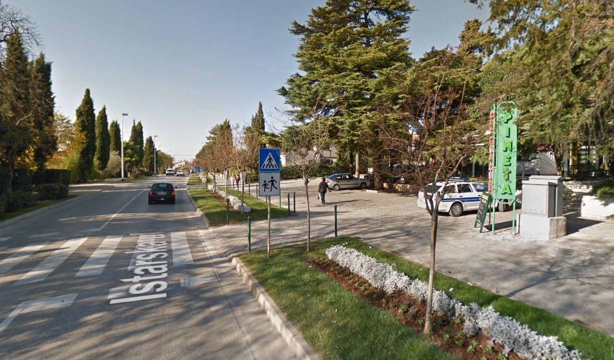 Rovinj: Muškarac pod utjecajem alkohola udario u vozilo ispred sebe