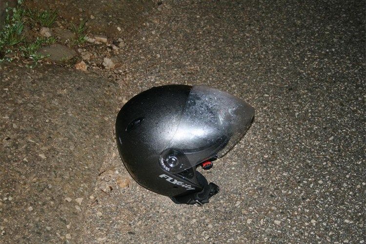 MOTOCIKLIST BEZ POLOŽENOG ISPITA NEPROPISNO PRETJECAO - REZULTAT: DVOJE OZLIJEĐENIH
