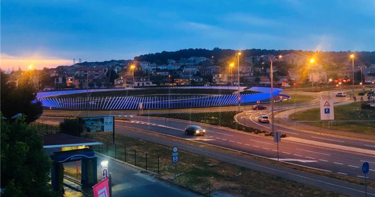 Veliki pulski rotor zasvijetlio bojom borbe i pobjede nad koronavirusom