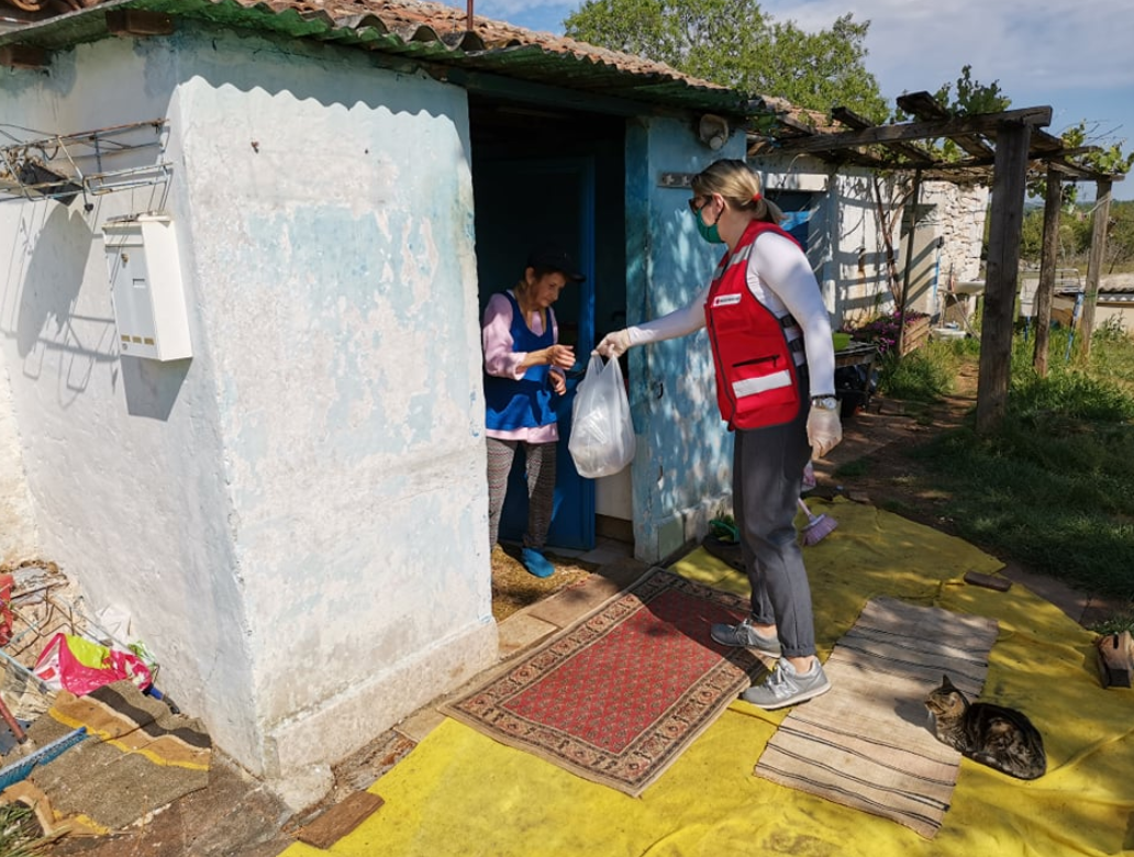 ROVINJ Čak 50 aktivnih volontera uslijed epidemije odradilo preko tisuću sati i dostavilo 5 i pol tisuća kila hrane BEZ DOBRIH LJUDI BILO BI TEŠKO