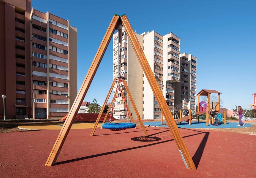 DJEČJA IGRALIŠTA OTVORENA ZA KORIŠTENJE Pula skinula zaštite trake 