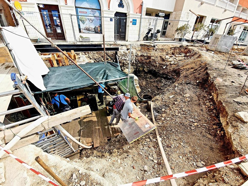 POREČANKA Dvije tisuće godina staro plovilo iskopano podno temelja porečke rive prava je riznica povijesnih podataka POD MULJEM OPSTALI KONOPI, KOŠTICE, DRVO