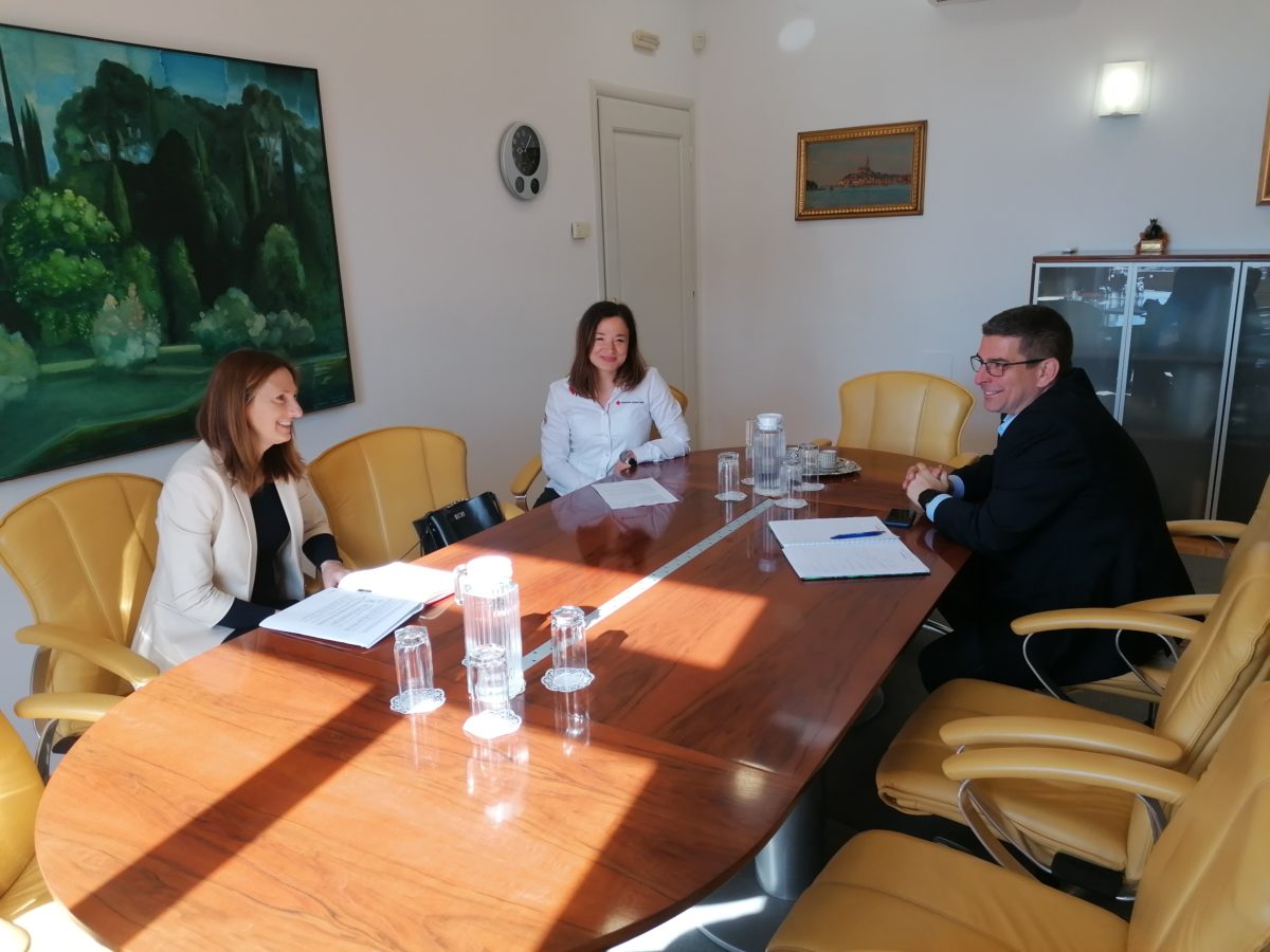 ROVINJ RASPOLAŽE SA STOTINJAK VOLONTERA Gradonačelnik Rovinja zahvalio svima i čestitao Međunarodni dan Crvenog križa