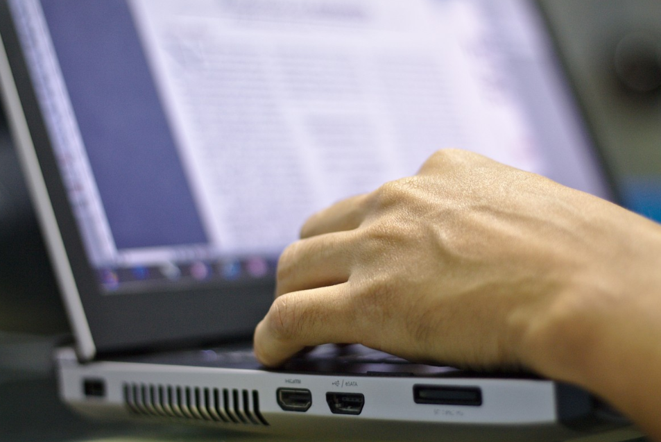INFORMATIKA ZA SVE Od jeseni će za kompjuter u školama moći i prvašići?