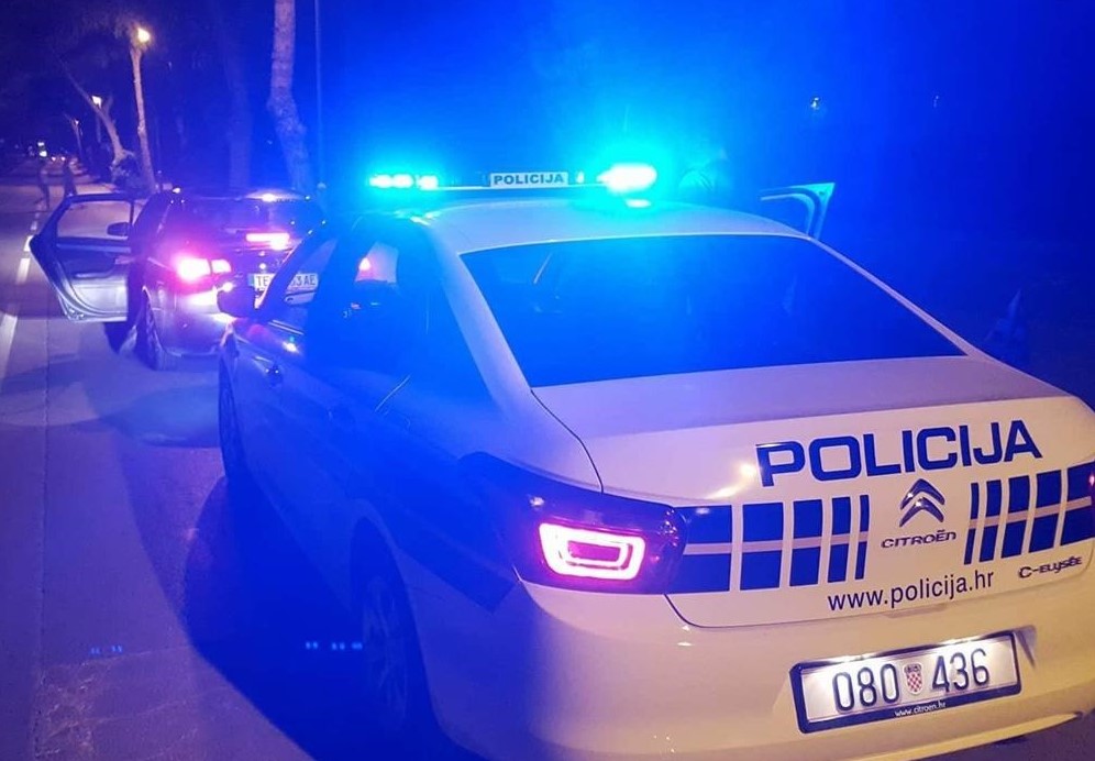 Pula: Lažno se predstavio, vozio pijan i bez položenog vozačkog ispita