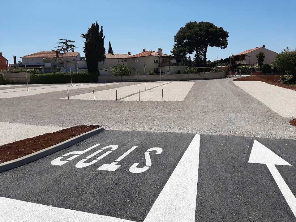 U rovinjskoj Ulici Cademia osvanulo novouređeno parkiralište