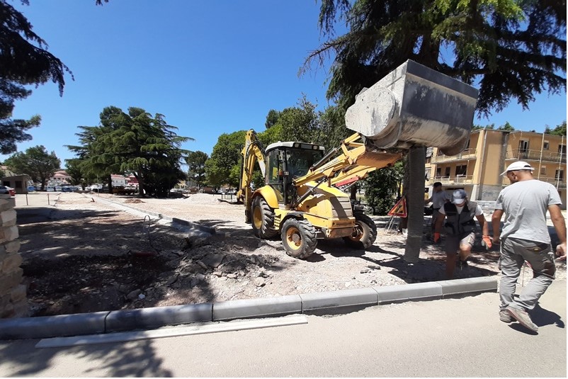 NOVIGRAD Nastavlja se uređenje „bijelog parkirališta“ u Mandraču