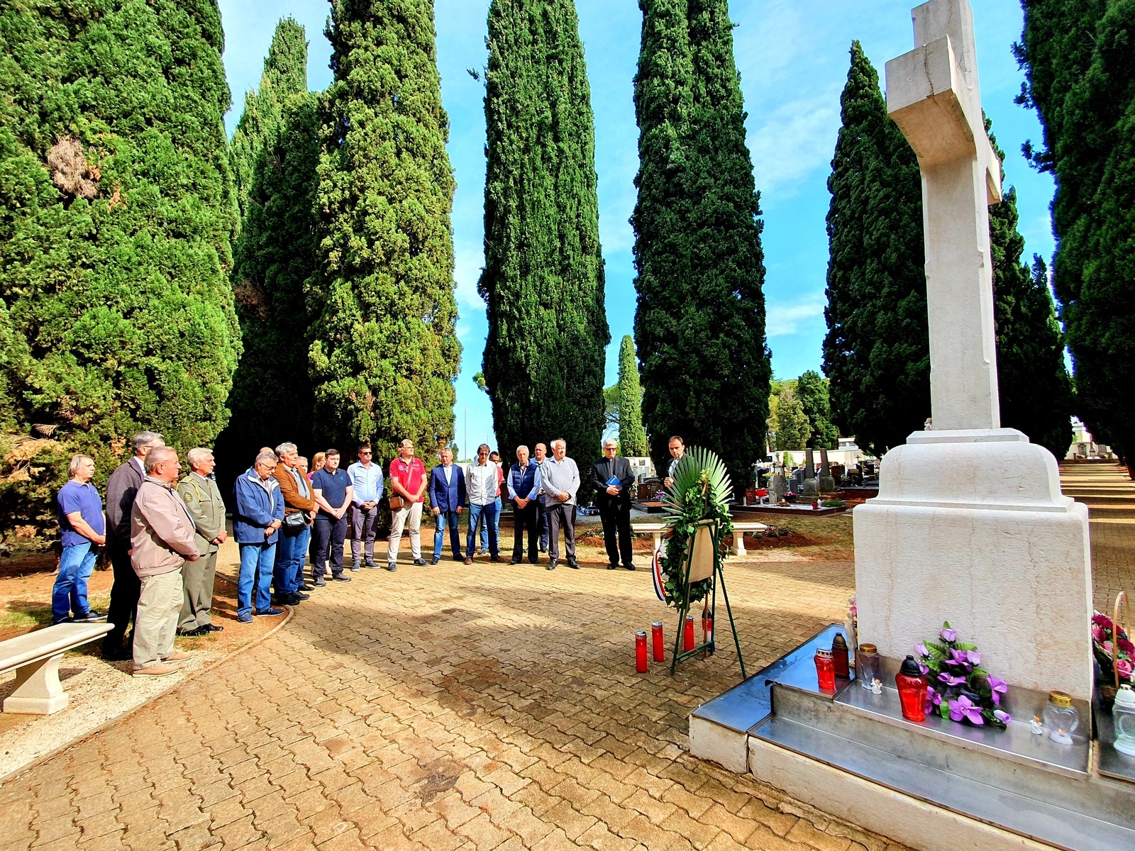 U Poreču položen vijenac i zapaljene svijeće uoči Dana državnosti