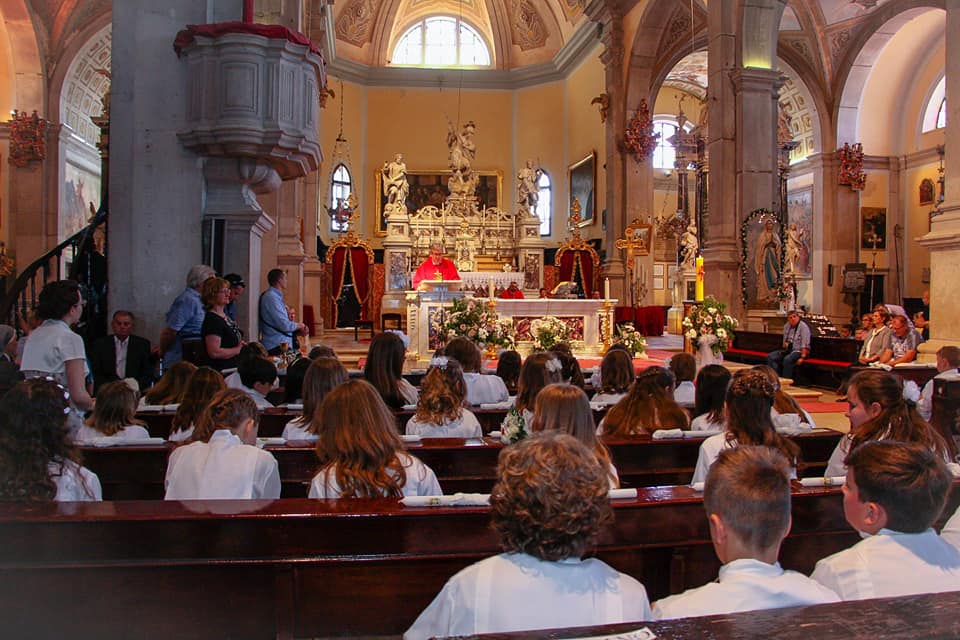 Mons. Vilim Grbac: Prva sveta pričest u Rovinju održat će se 28. lipnja, a krizmanici će pričekati jesen