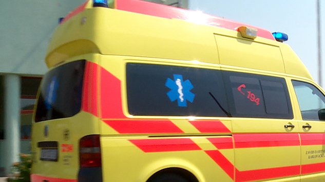 Motociklom se zabio direktno u automobil SA TEŠKIM OZLJEDAMA ZADRŽAN U KBC RIJECI