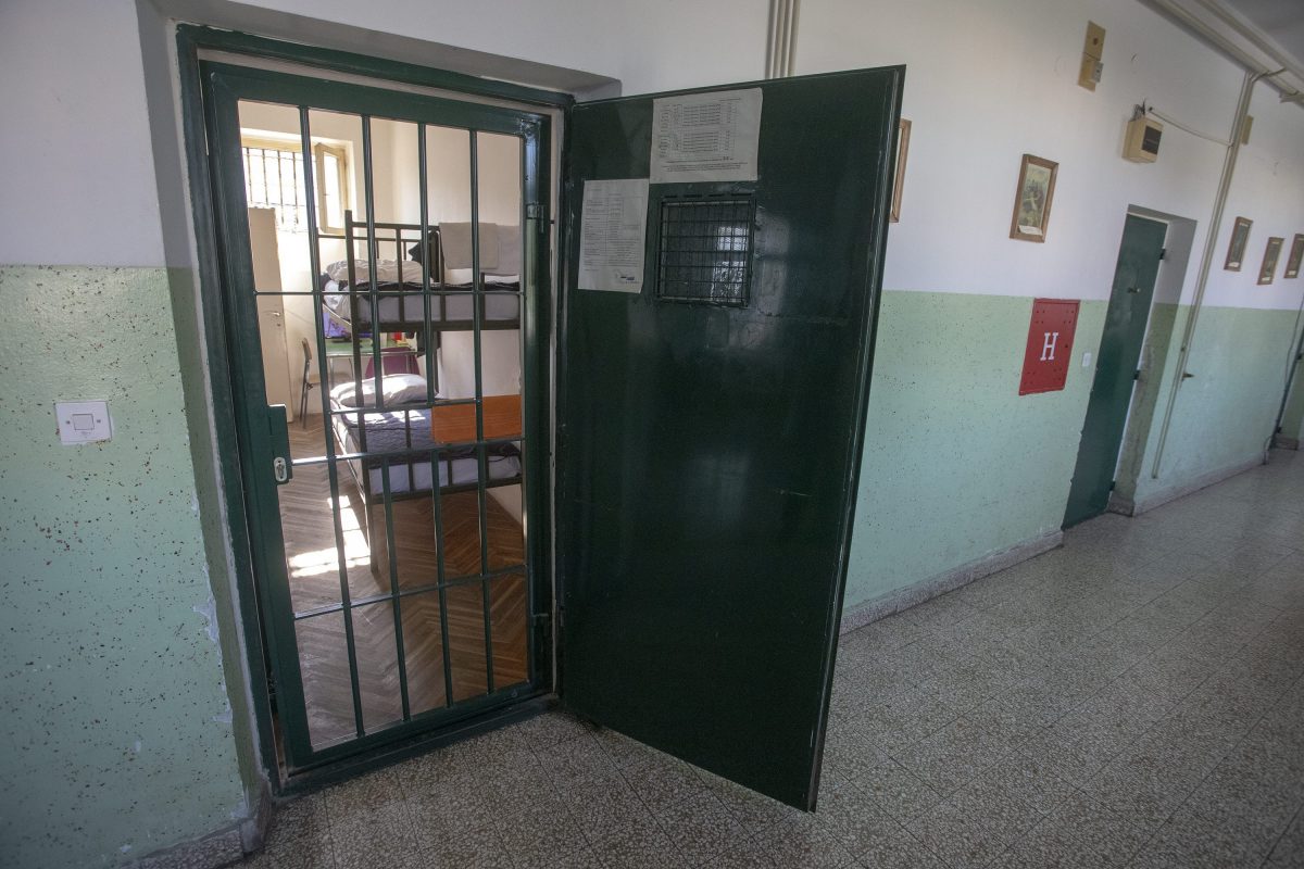 Muškarac u Puli zatočio i pokušao ubiti svog životnog partnera