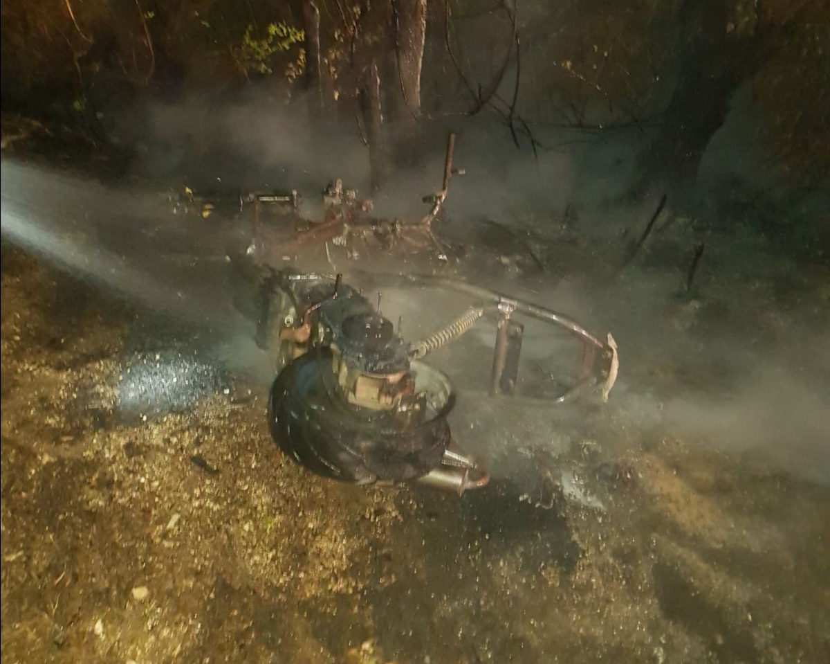 NA CESTI BALE-ROVINJ Usred vožnje zapalio se motor, vatra zahvatila i dio trave  