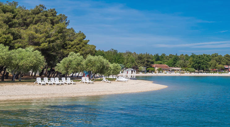 Na plaži Stella Maris u Umagu utopila se 79-godišnja žena