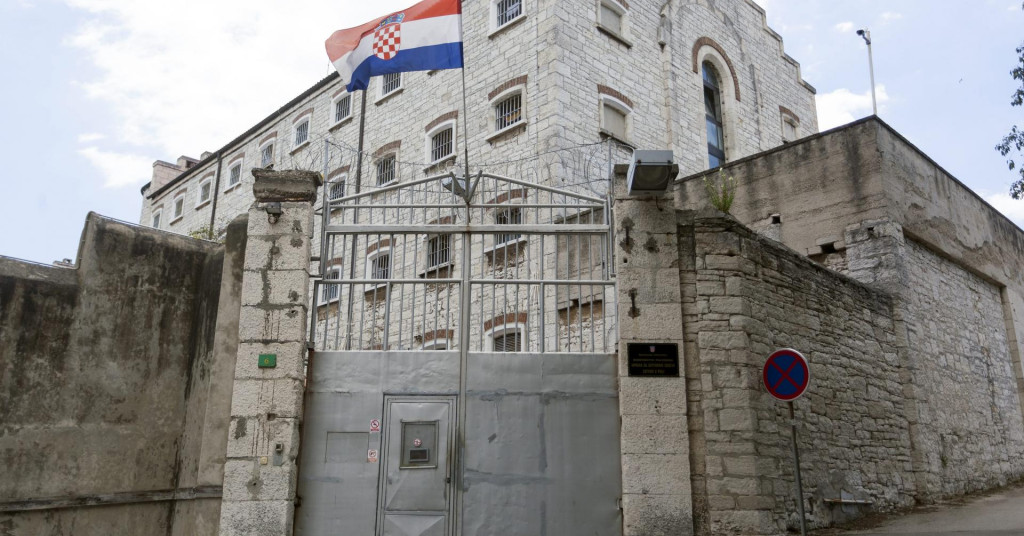 Pedofilu iz Njemačke koji je u kampu u Rovinju snimao golu djecu ODREĐEN ISTRAŽNI ZATVOR BEZ MOGUĆNOSTI JAMSTVA