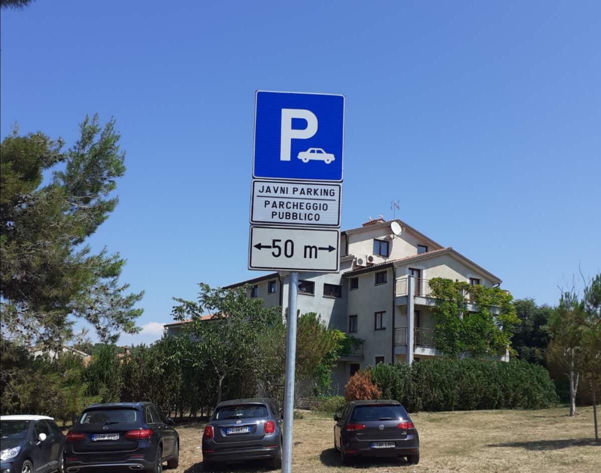 IZ MINUTE U MINUTU Privedena osoba iz Rovinja koja javni parking uporno pretvara u privatni