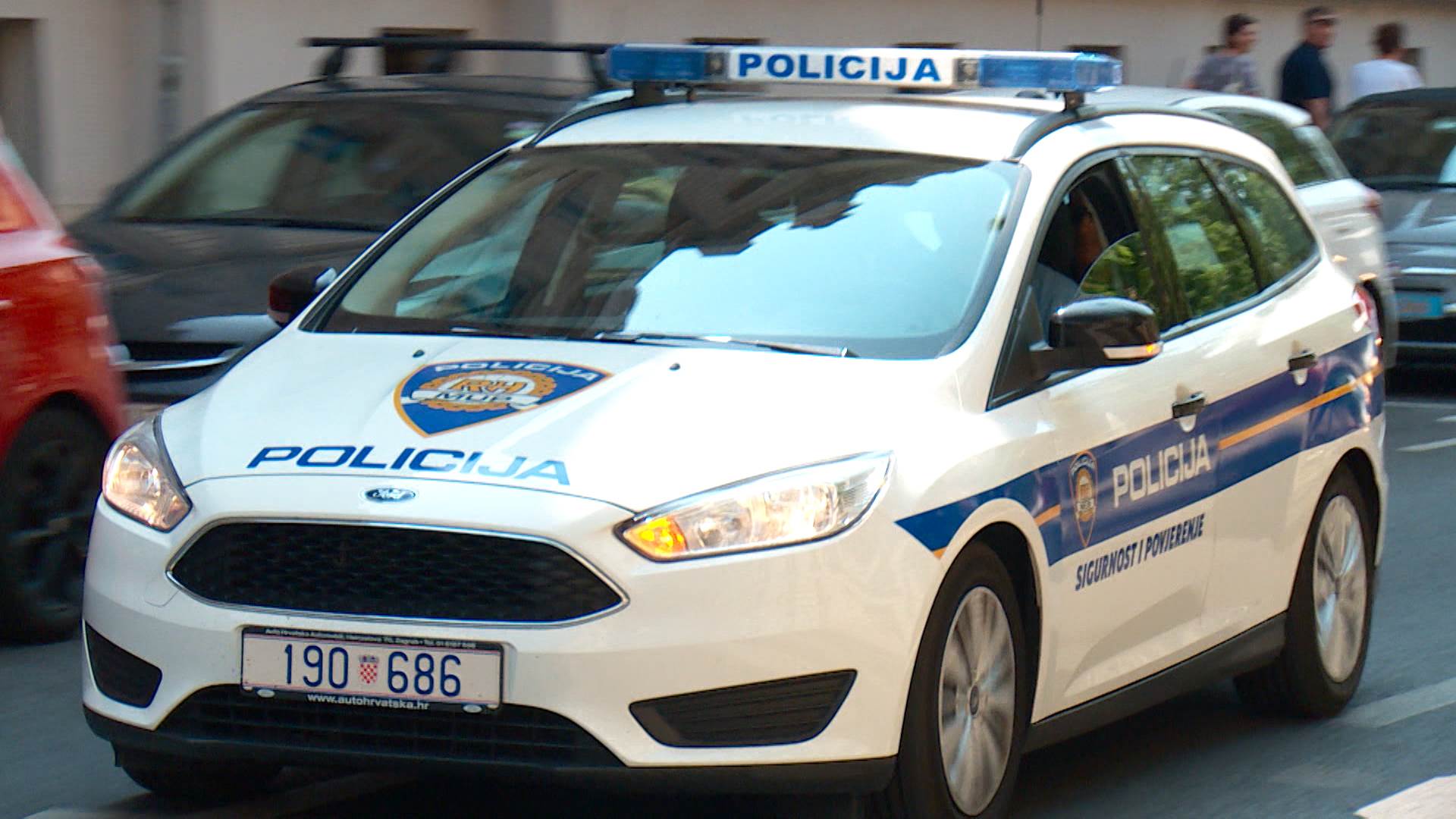 NA CESTI SMOLJANCI-KRMED Mladić (22) uletio u zavoj pa se zaustavio u suhozid