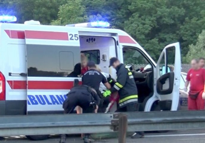 NESREĆA NA IPSILONU KOD IZLAZA 'VODNJAN SJEVER' Kombi udario u kamper JEDNA OSOBA PREVEZANA U OB PULA