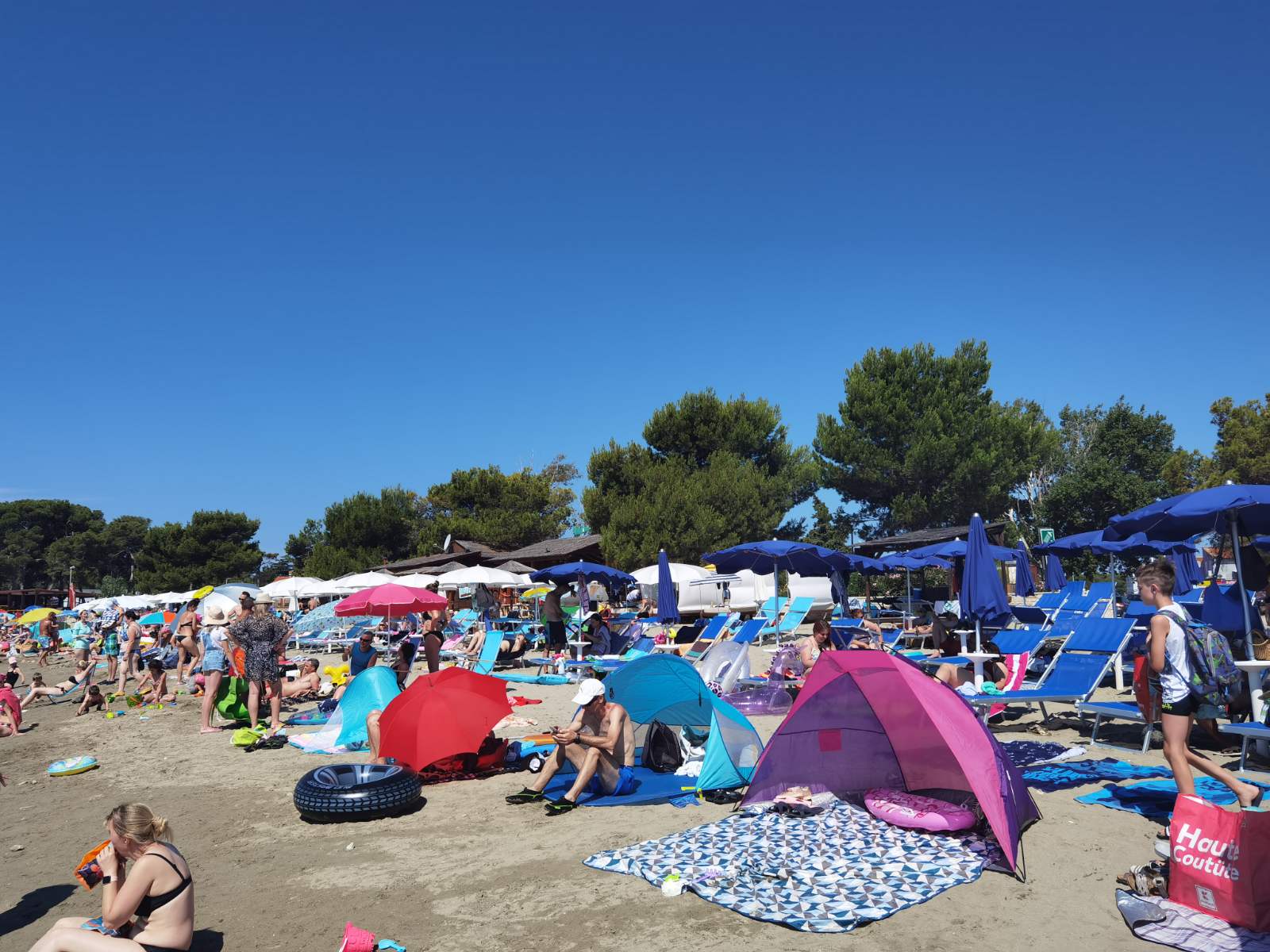 LEŽALJKE DO LEŽALJKE Jesu li plaže izuzete od poštivanja mjera? POSJETITELJ OSTAO ŠOKIRAN PRIZOROM NA PLAŽI U MEDULINU