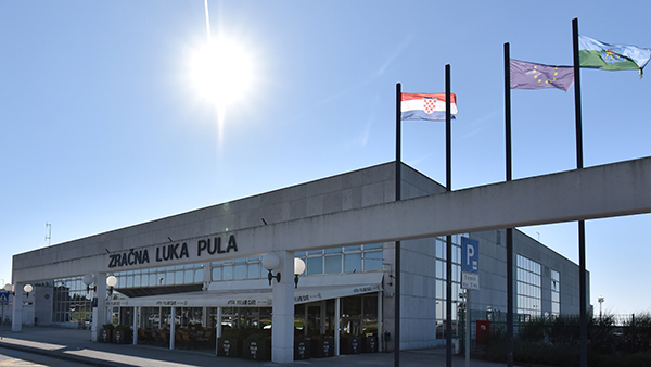 OTKAZANI SVI LETOVI NA LINIJI BEOGRAD-PULA Air Serbia nema više direktnih letova iz Srbije prema Puli, Zadru i Rijeci
