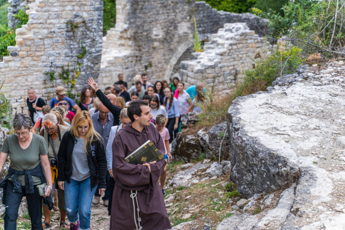 VEČERAS UPOZNAJTE DVIGRAD UZ FRATRA I KAPETANA MORGANA Upoznavanje povijesti na neobičan i zanimljiv način