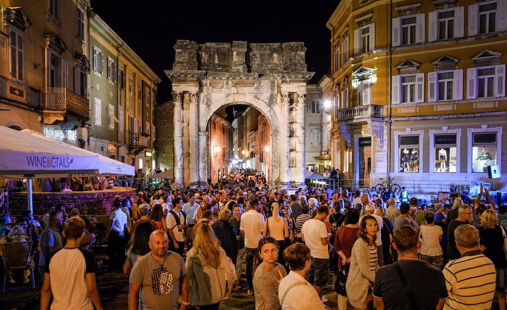 TURISTI ODLAZE RANIJE, A VEĆ SU PLATILI BORAVAK Pročitajte kako postupaju ugostitelji u Istri