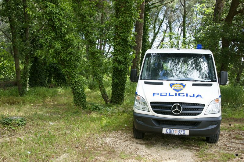 U OKOLICI MOMJANA Prilikom bijega od policije u pucnjavi ozlijeđen strani državljanin