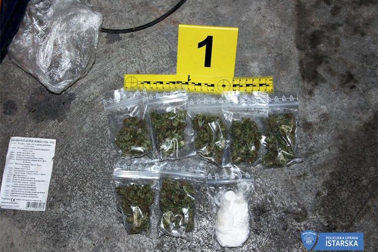 Labin: Policija ih zaustavila, a oni prevozili marihuanu i amfetamine