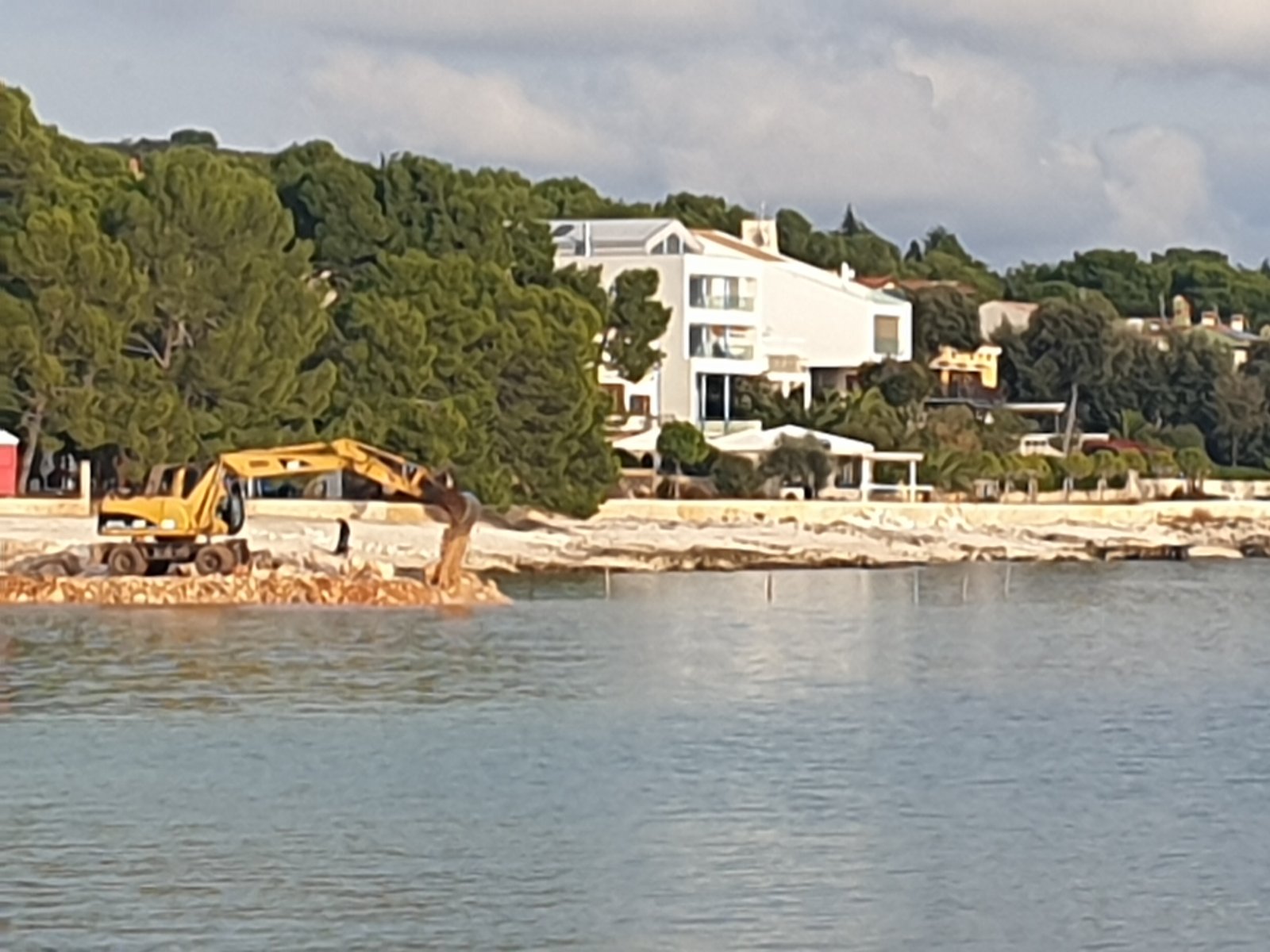 NA PRIOBALJU ISPRED ROVINJSKOG AMARINA Gradi se 450 metara nove plaže
