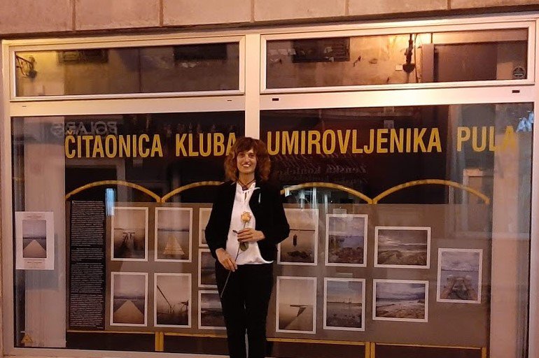 Fotografije Snježane Bratanović ukrasile izlog pulske 'Čitaonice' 