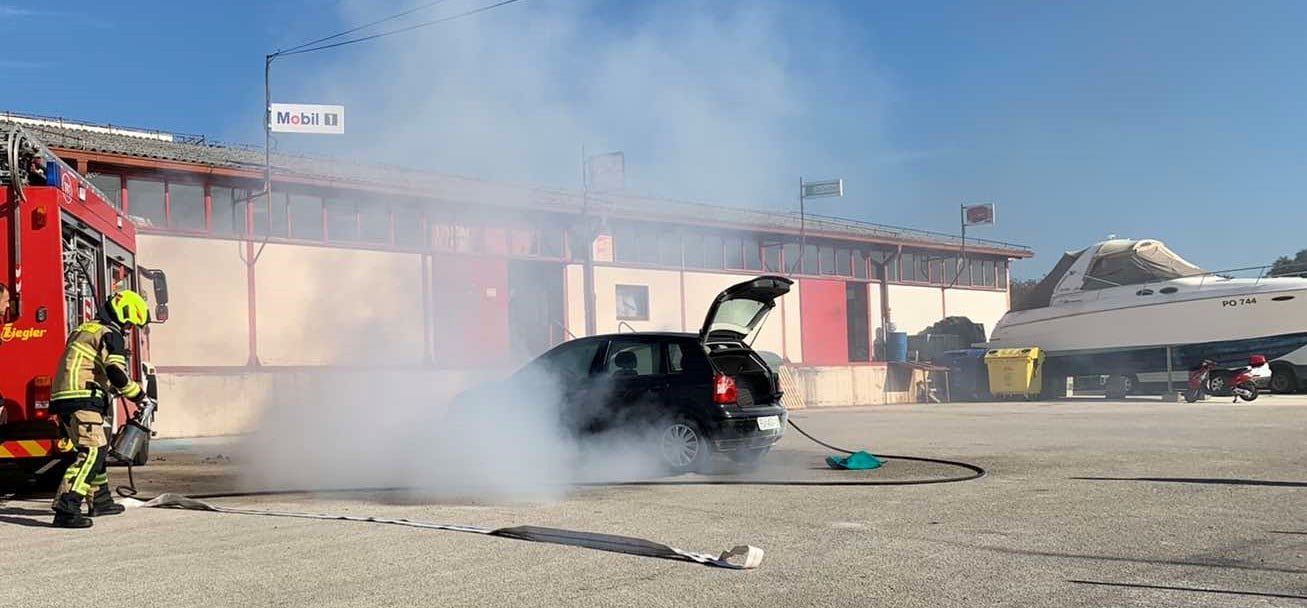 OD POZIVA DO DOLASKA - MANJE OD PET MINUTA Porečki vatrogasci danas uspješno ugasili požar na automobilu