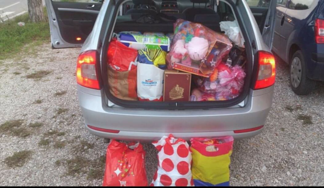 PRIKUPLJAJU SE KNJIGE, ŠAMPONI, KOZMETIKA, ŠKOLSKI PRIBOR... U Labinu pokrenuli humanitarnu akciju za pomoć nezbrinutoj djeci