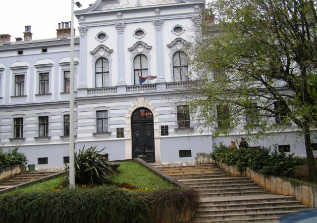 PULA: Djevojci koja je pokušala ubiti dečka, određen istražni zatvor