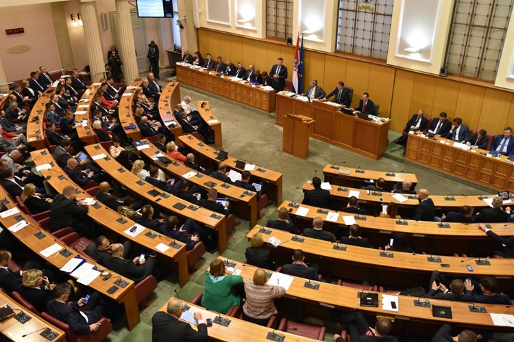 Sabor izglasao kažnjavanje zbog kršenja mjera ZBOG MASKE 500, A PRIVATNIH ZABAVA I DO 10 TISUĆA KUNA