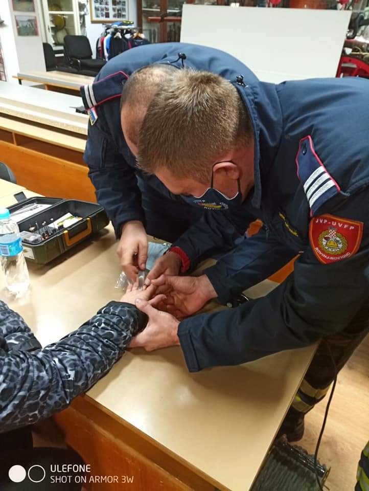 I TOME SU VIČNI Rovinjski vatrogasci 'oslobodili' prst od preuskog prstena