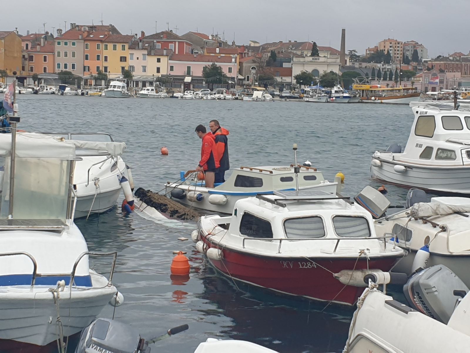U rovinjskoj luci potonula brodica