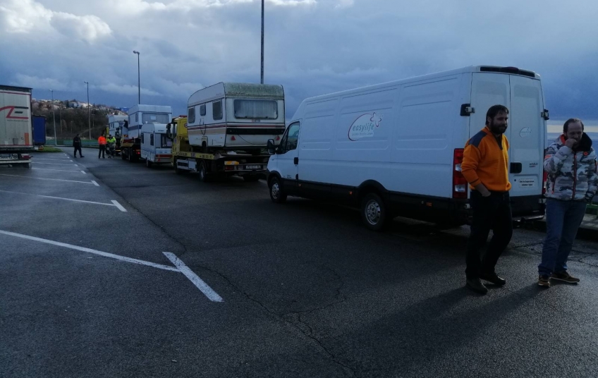 Situacija na terenu pomalo konfuzna - PRIVATNE DONACIJE KAMP KUĆICE SE NE PRATE