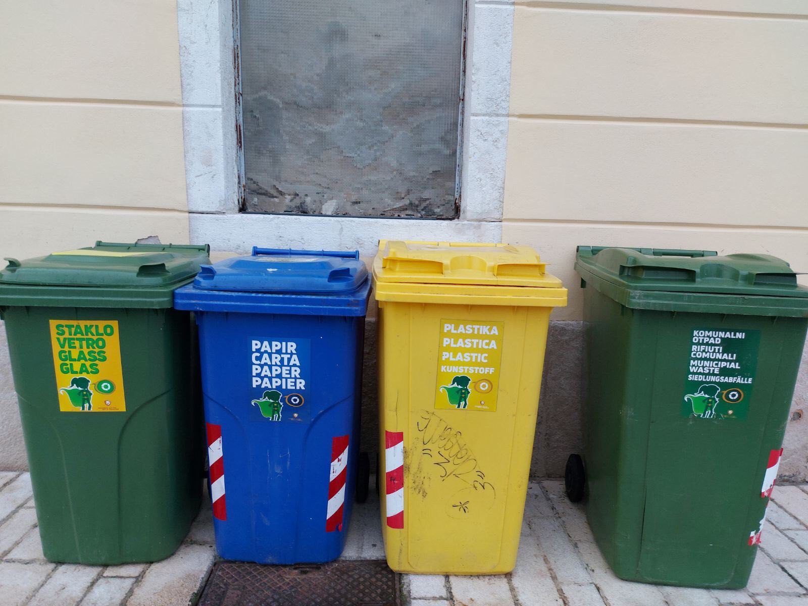SUKLADNO PLANU GOSPODARENJA OTPADOM Rovinjski Komunalni servis nabavio nove spremnike