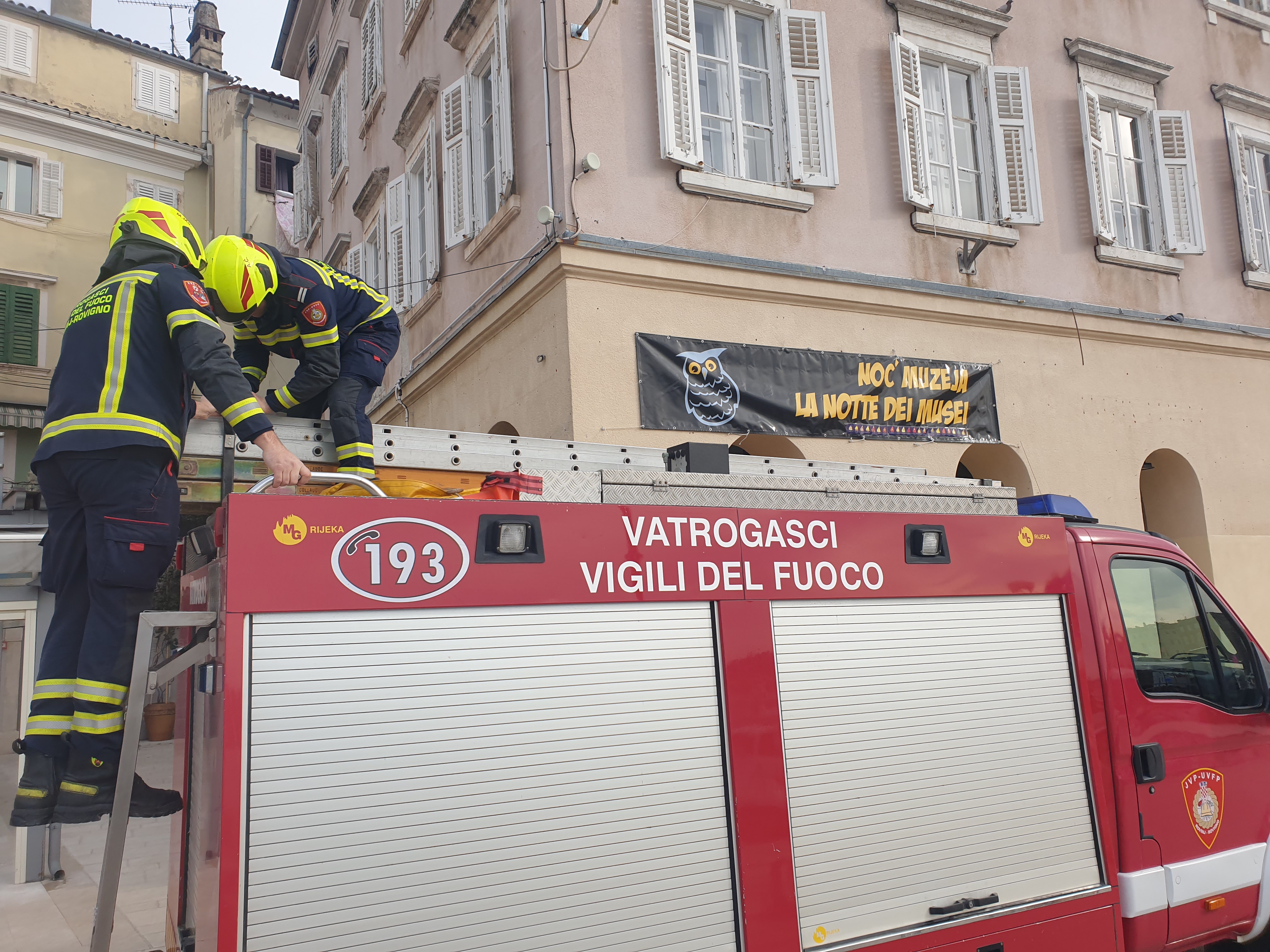 ROVINJSKI VATROGASCI JEDNAKO GENIJALCI Bilo kuda - oni svuda