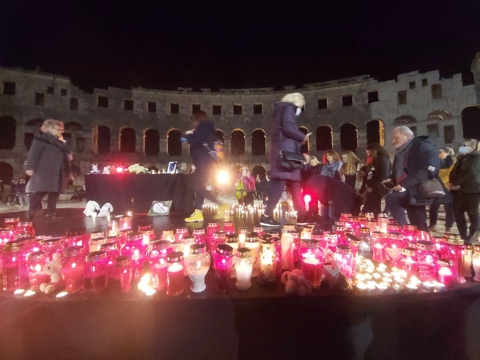 (FOTO) Istra se prije dvije godine dostojanstveno pozdravila s Balaševićem 'DOVIĐENJA PANONSKI MORNARU'