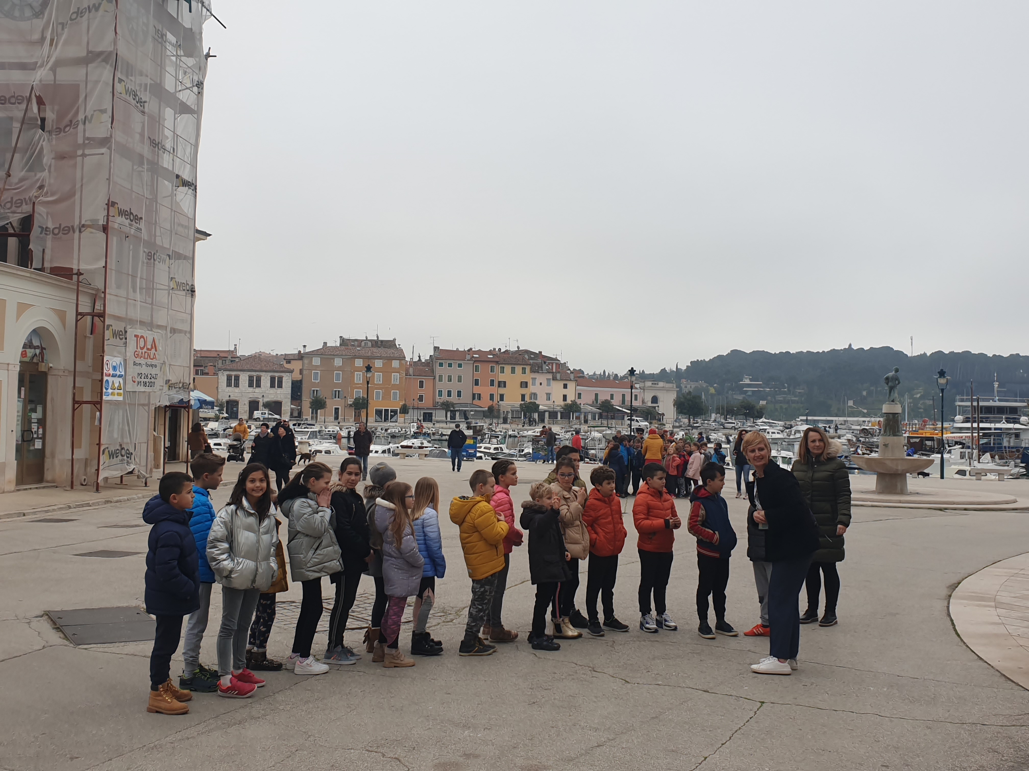 UZ MEĐUNARODNI DAN TURISTIČKIH VODIČA Rovinjska mladost pod stručnim vodstvom obišla gradske znamenitosti