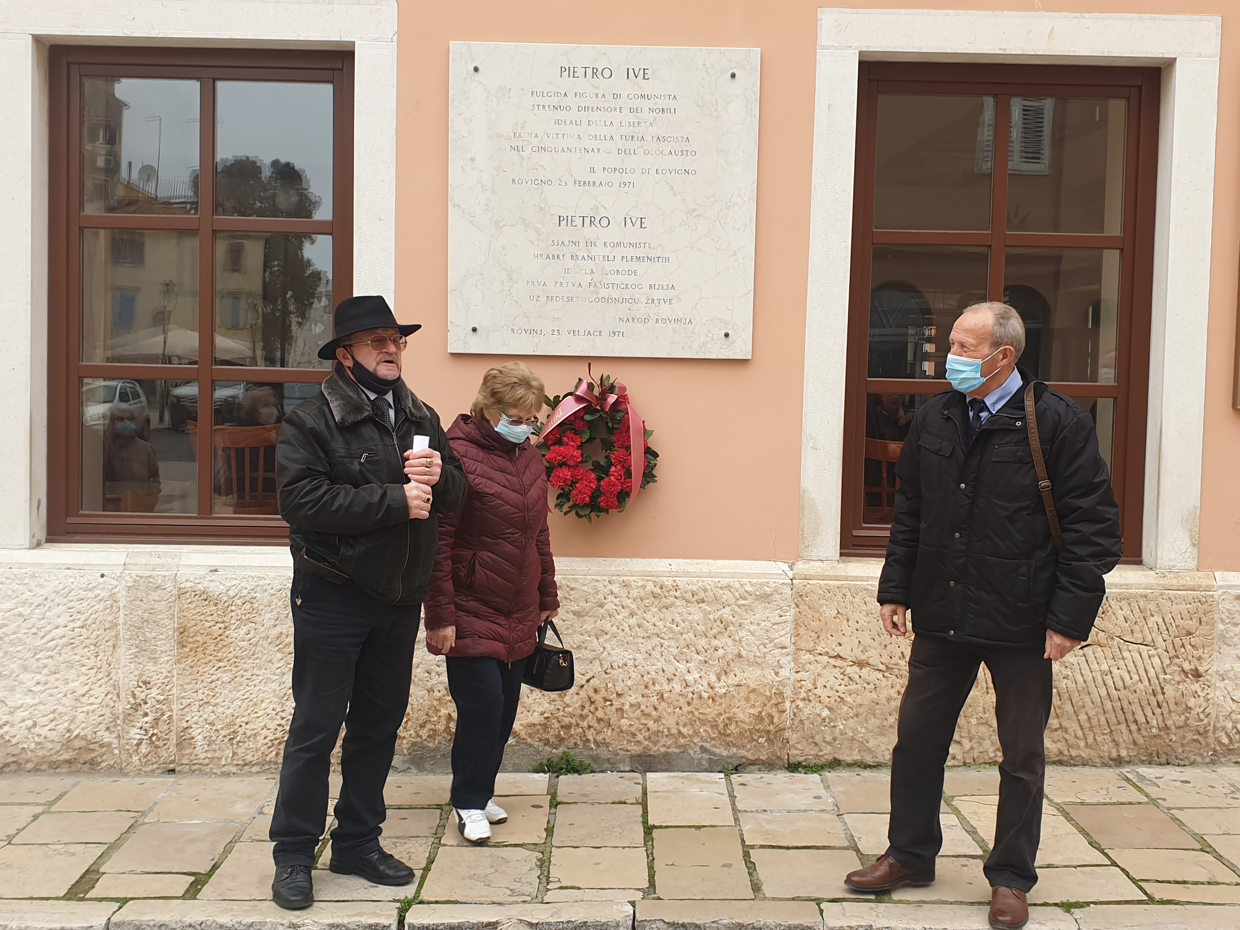NA ROVINJSKOM TRGU NA MOSTU  Položen vijenac na spomen obilježju Pietra Ive
