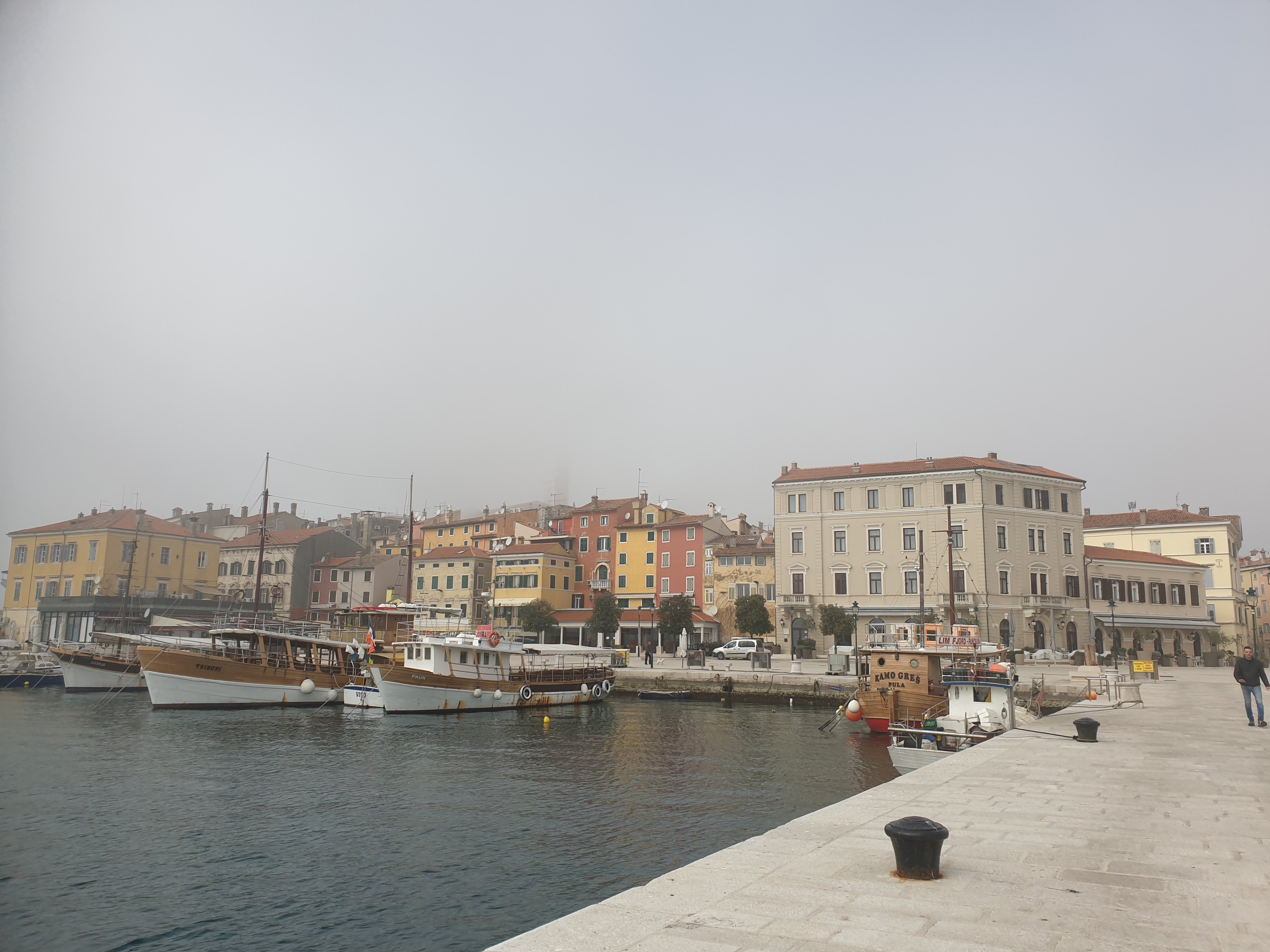GDJE JE NESTAO GRAD Rovinj obavijen morskom maglom
