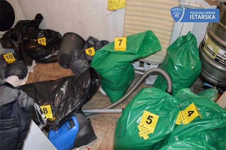 POREČ Policija kod 29-godišnjaka pronašla skoro 80 kg duhana