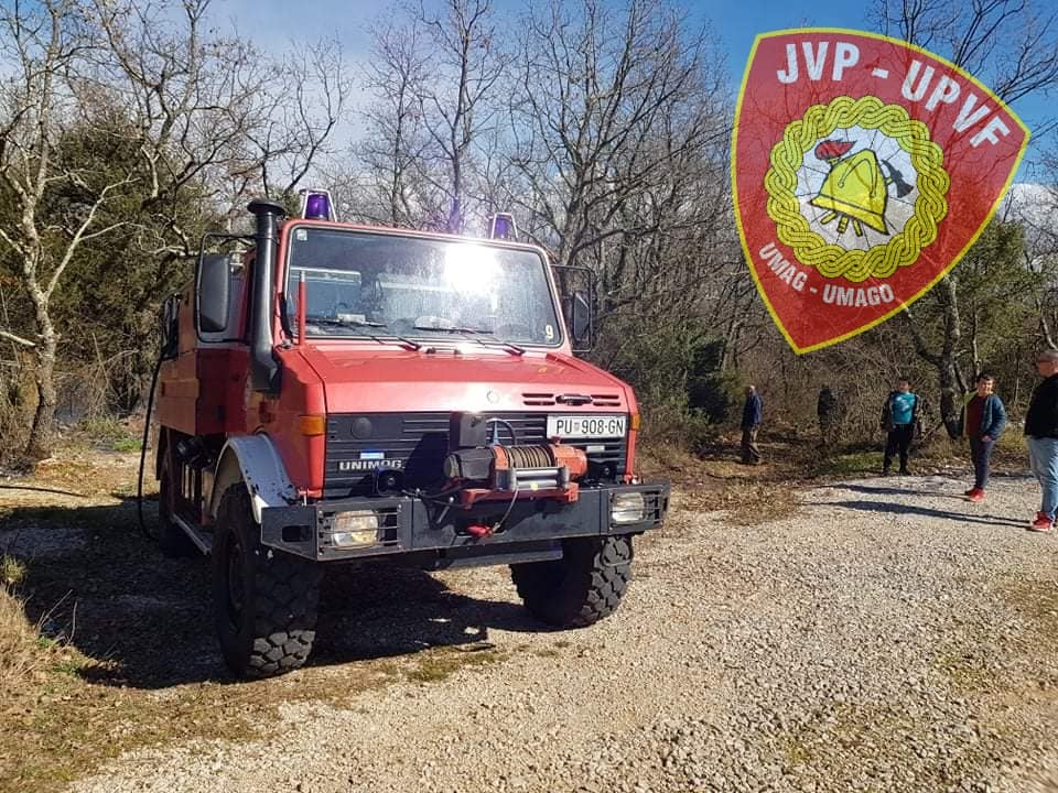 ŠUMSKI POŽAR U UMAGU Izgorjelo oko 1500 m2 šume